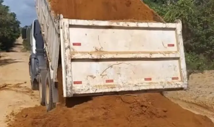 Prefeitura de Breu Branco inicia obras de piçarramento na PA-151, no trecho da Vila Jutaí