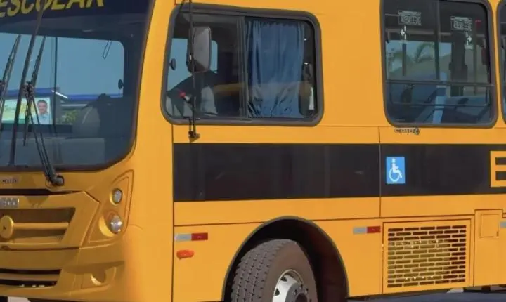 Prefeitura de Redenção entrega 11 veículos para reforçar transporte escolar