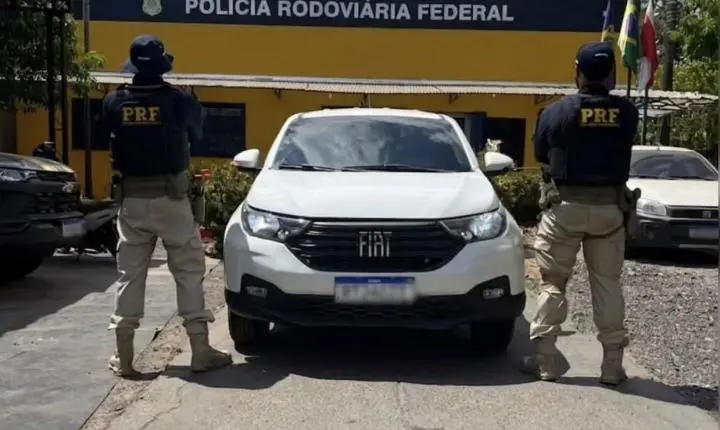 PRF recupera caminhonete roubada e adulterada na BR-230, em Marabá 