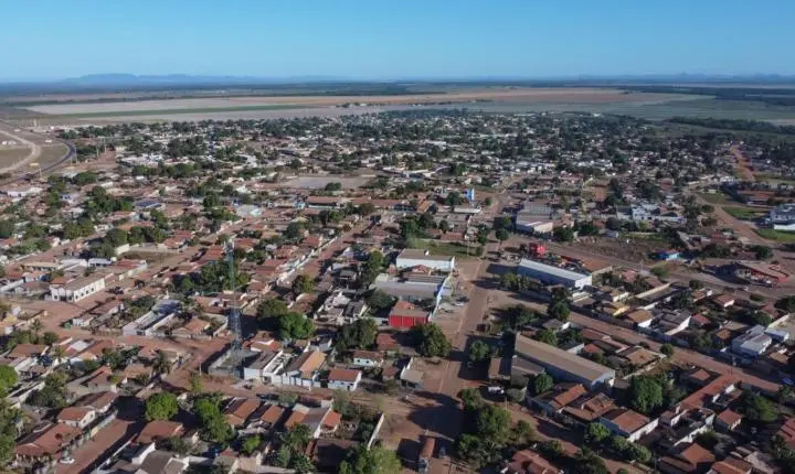 Santana do Araguaia contrata mesa e cadeira para professor por mais de R$ 3 mil