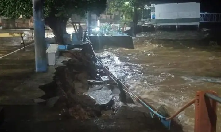 Temporal com forte ventania destrói parte da orla de Terra Santa