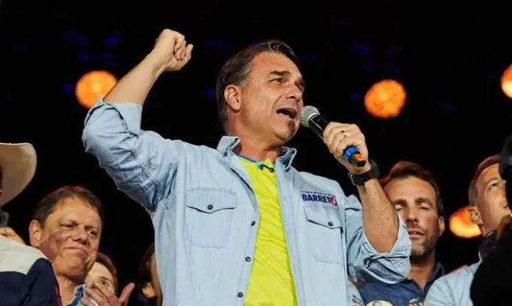 TSE aceita ação que investiga candidatura de Flávio Bolsonaro por ato em Barretos