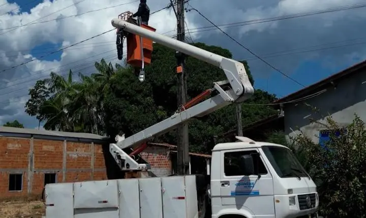 Vila Porto Novo recebe 90 novas luminárias em Goianésia do Pará
